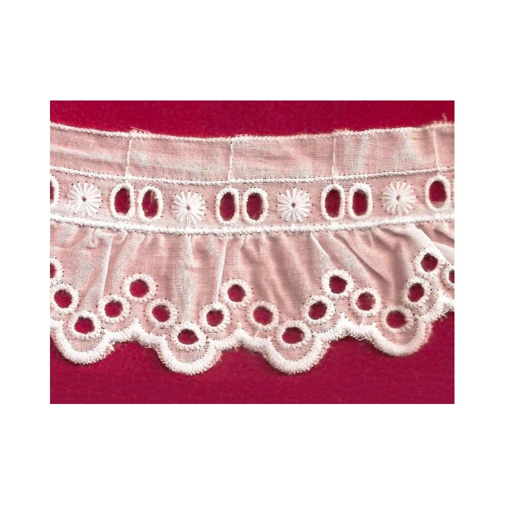 Puntilla de tira bordada blanca Ref.37B