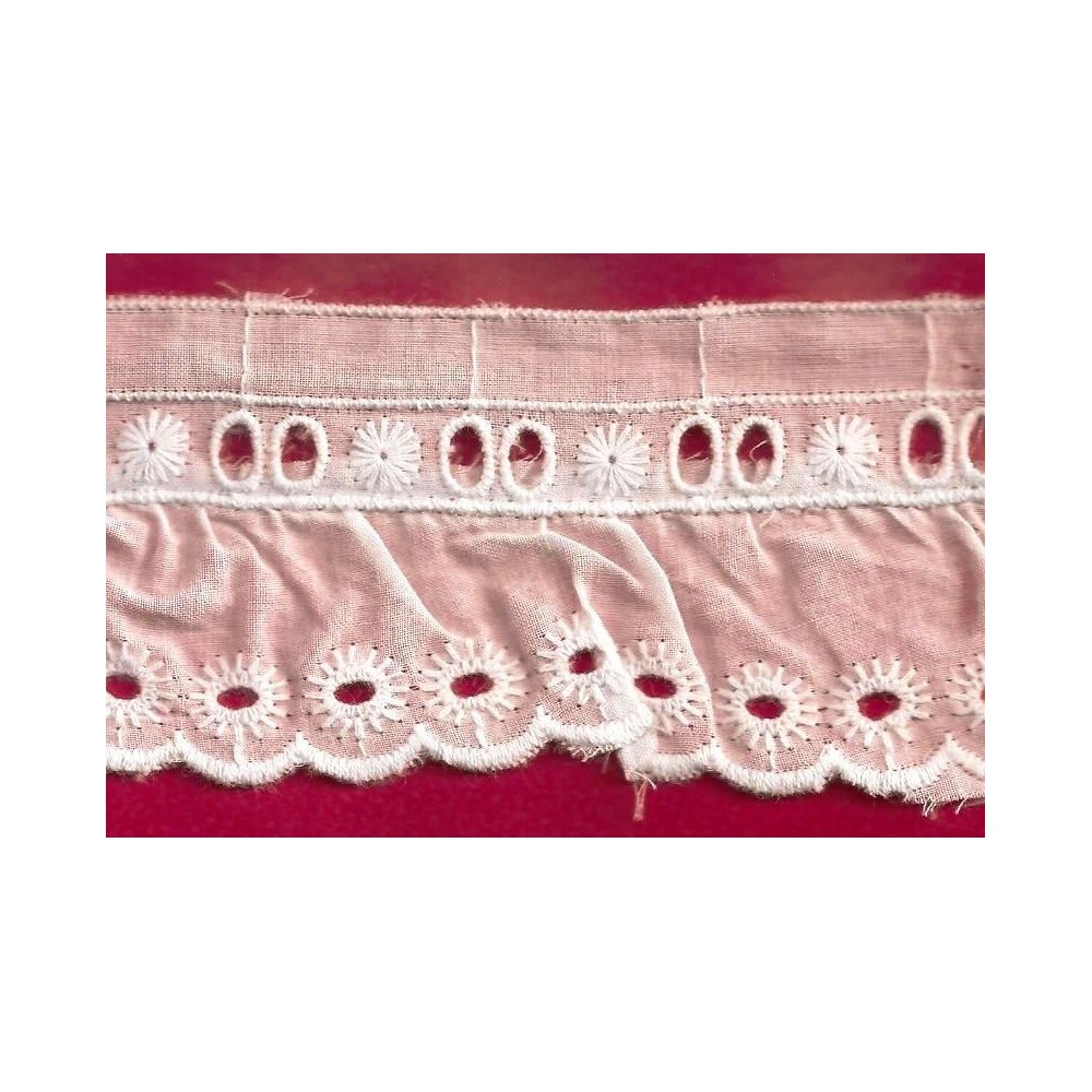 Puntilla de tira bordada blanca Ref.37A