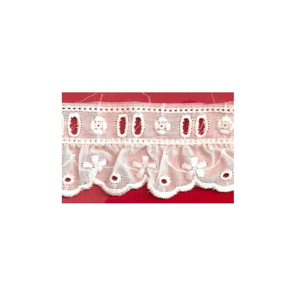 Puntilla de tira bordada blanca Ref.38C